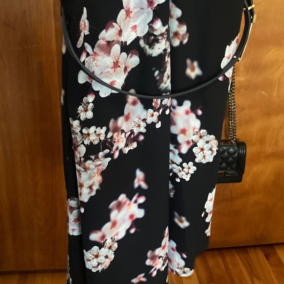 Chic Black Floral Midi Dress - Picture 8 of 8